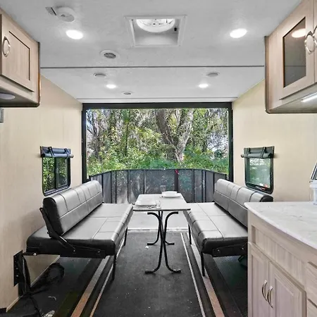 Pet-Friendly Rv Escape Cozy & Private Villa